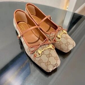 Gucci Women's Beige and Brown Flats with Gold Accents